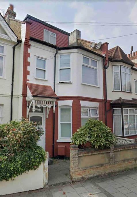 Private Guest Rooms In Tooting Лондон Екстериор снимка
