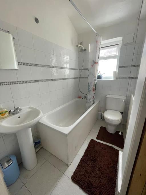 Private Guest Rooms In Tooting Лондон Екстериор снимка